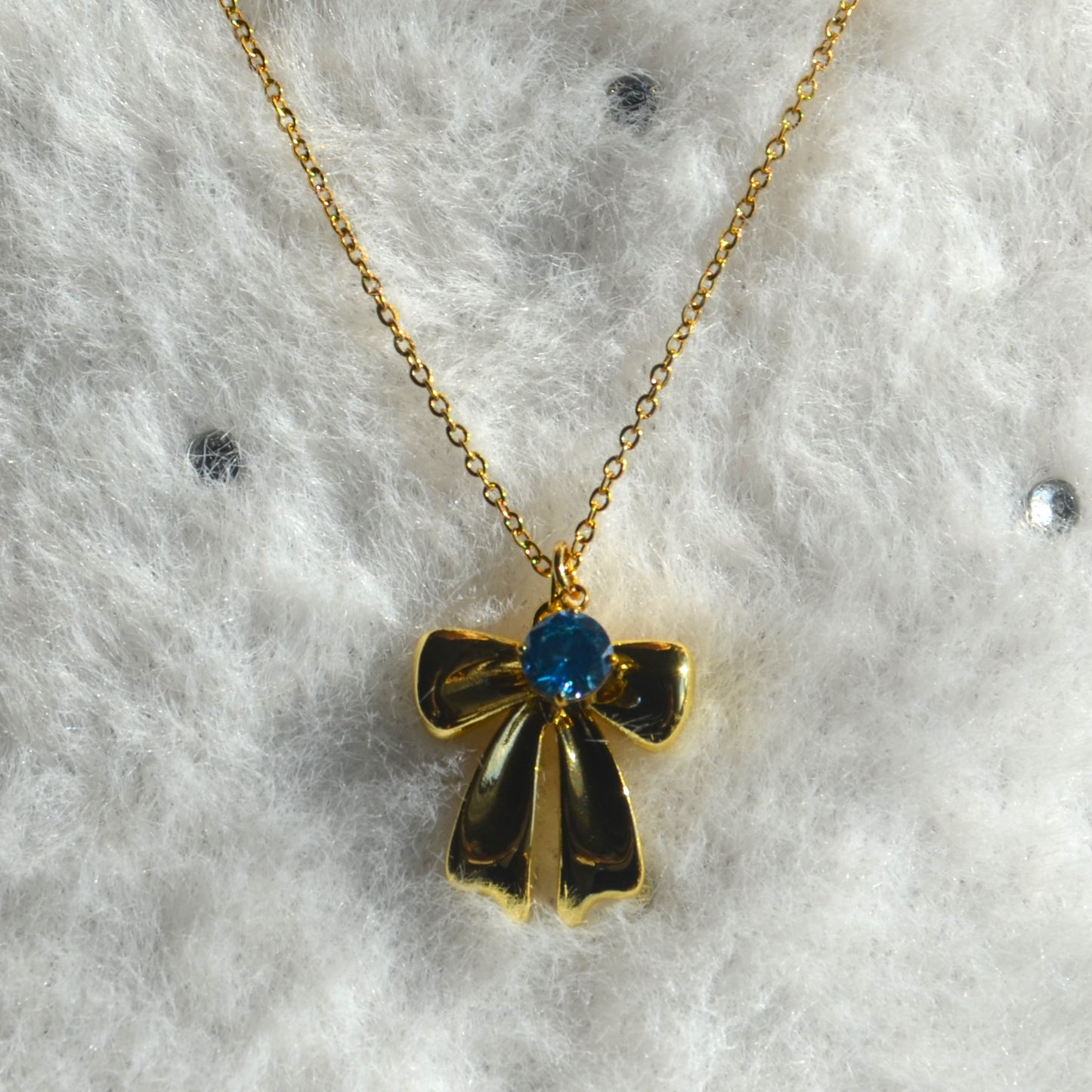 The Bow Necklace