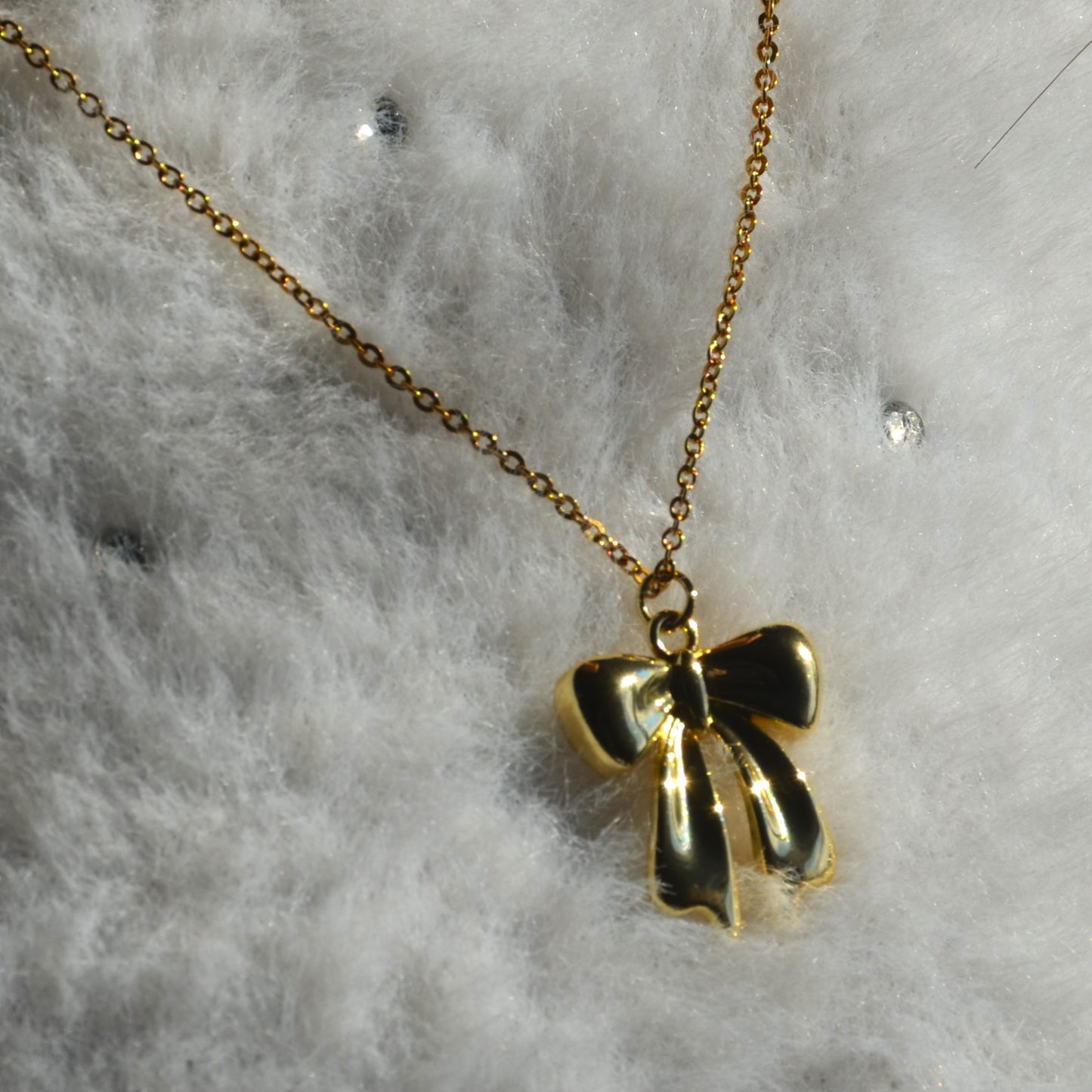 The Bow Necklace
